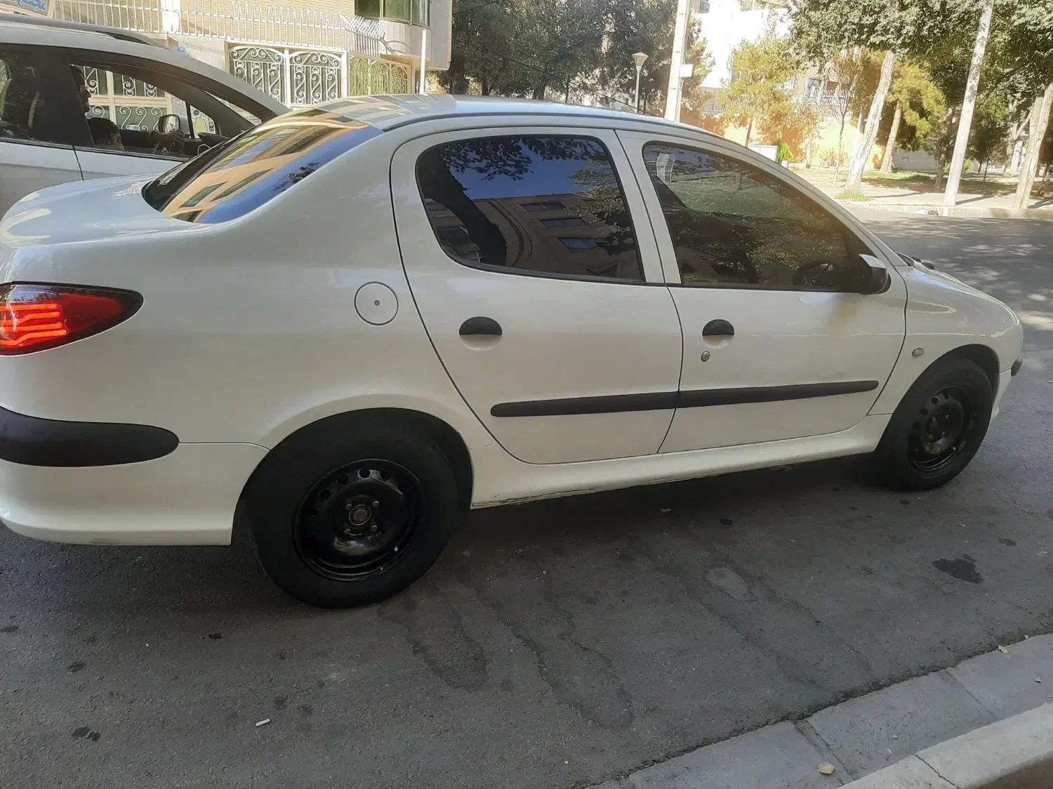پژو ۲۰۶ صندوق دار v8 - 1393