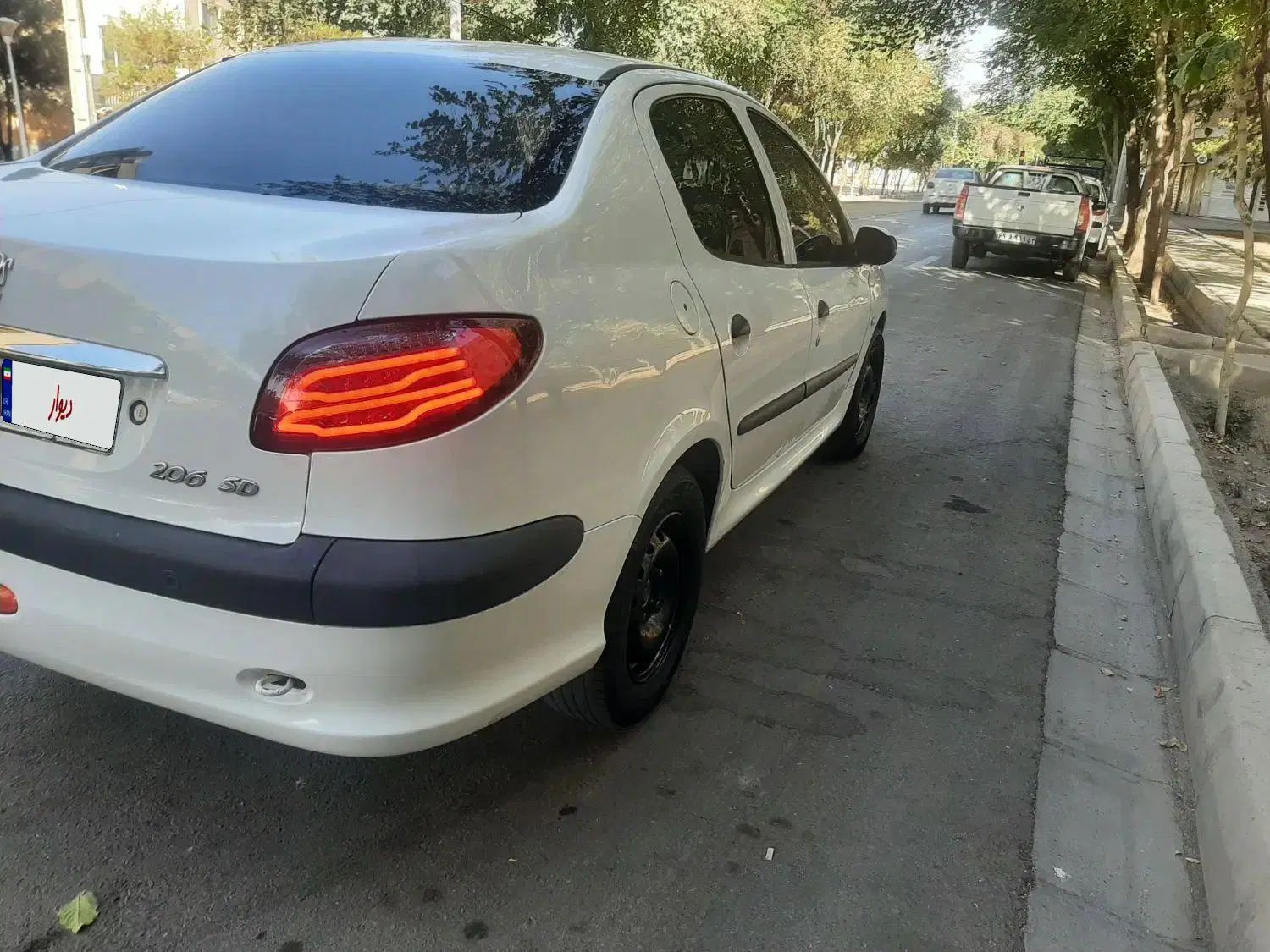 پژو ۲۰۶ صندوق دار v8 - 1393