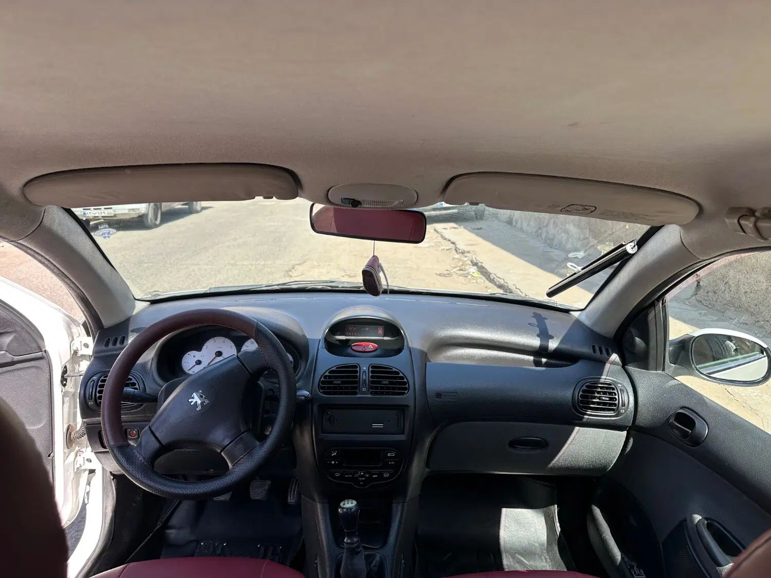 پژو ۲۰۶ صندوق دار v8 - 1393