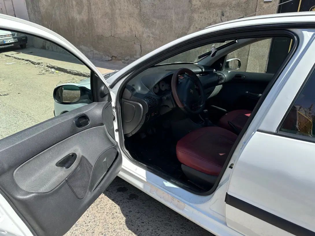 پژو ۲۰۶ صندوق دار v8 - 1393