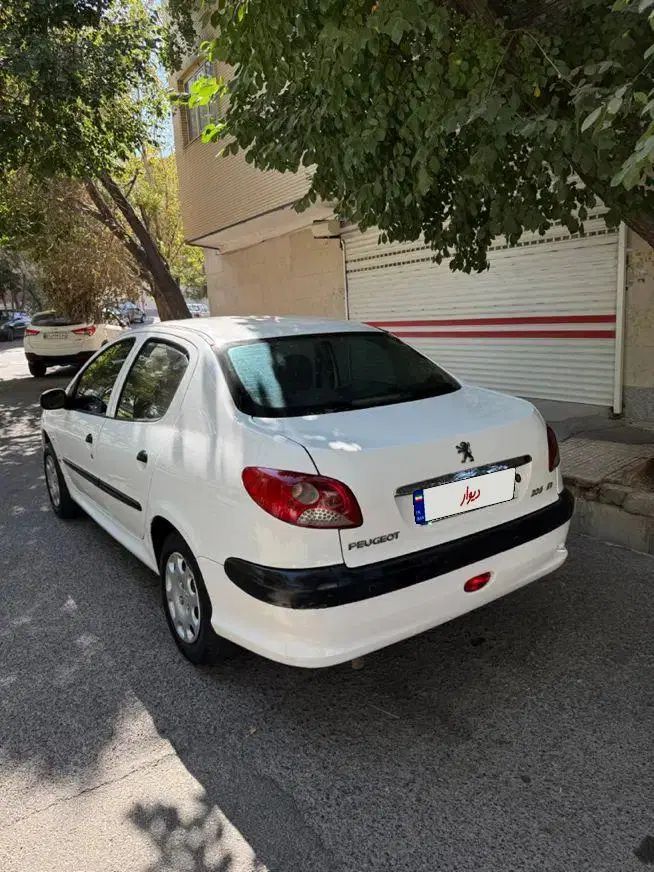 پژو ۲۰۶ صندوق دار v8 - 1392