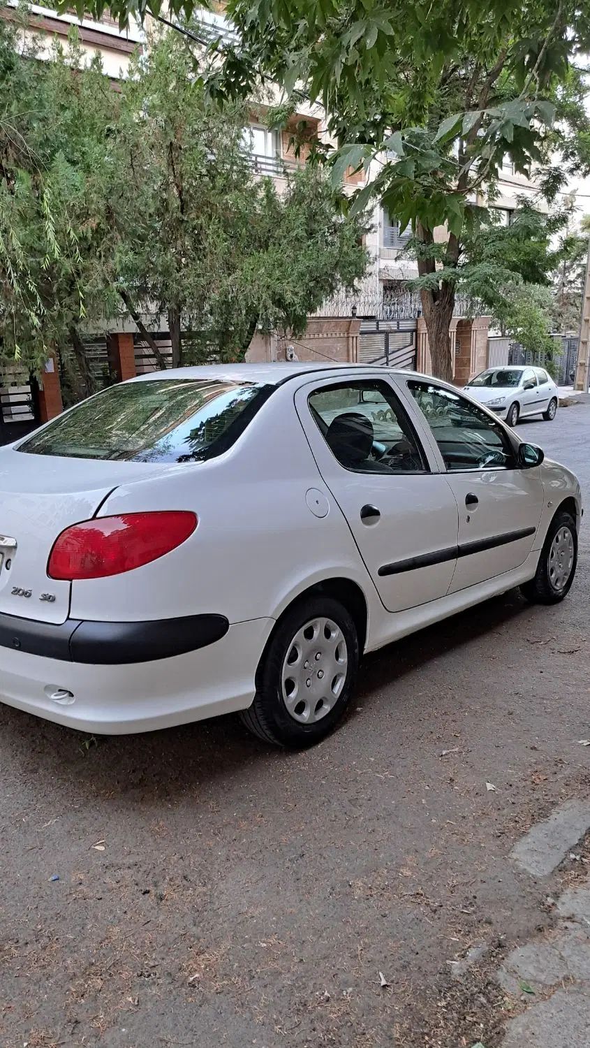 پژو ۲۰۶ صندوق دار v8 - 1396
