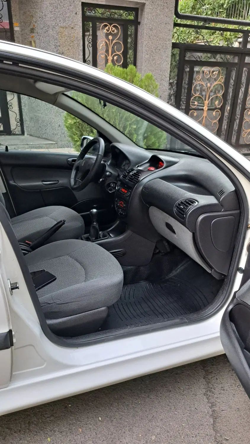 پژو ۲۰۶ صندوق دار v8 - 1396