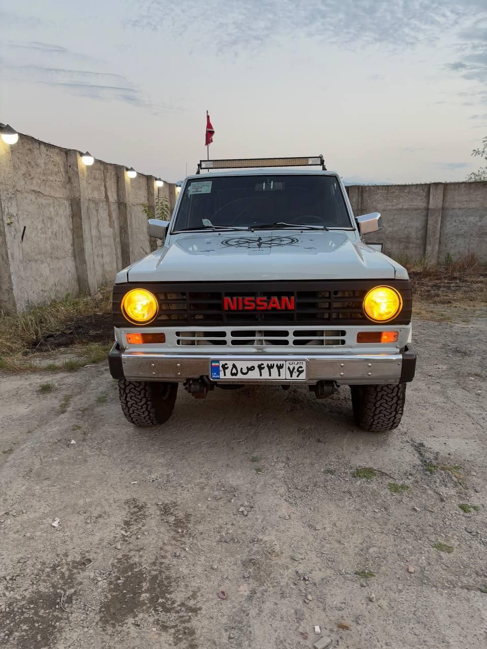 نیسان پاترول دو درب دنده‌ای - 1990