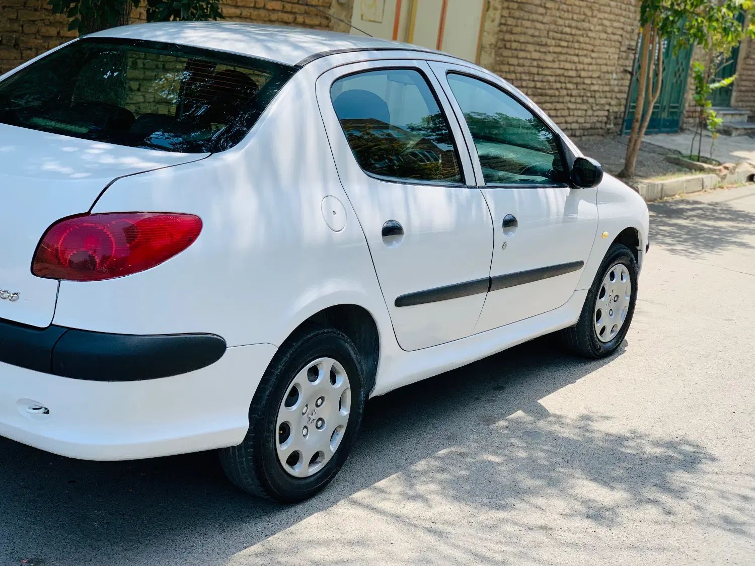 پژو ۲۰۶ صندوق دار v8 - 1390