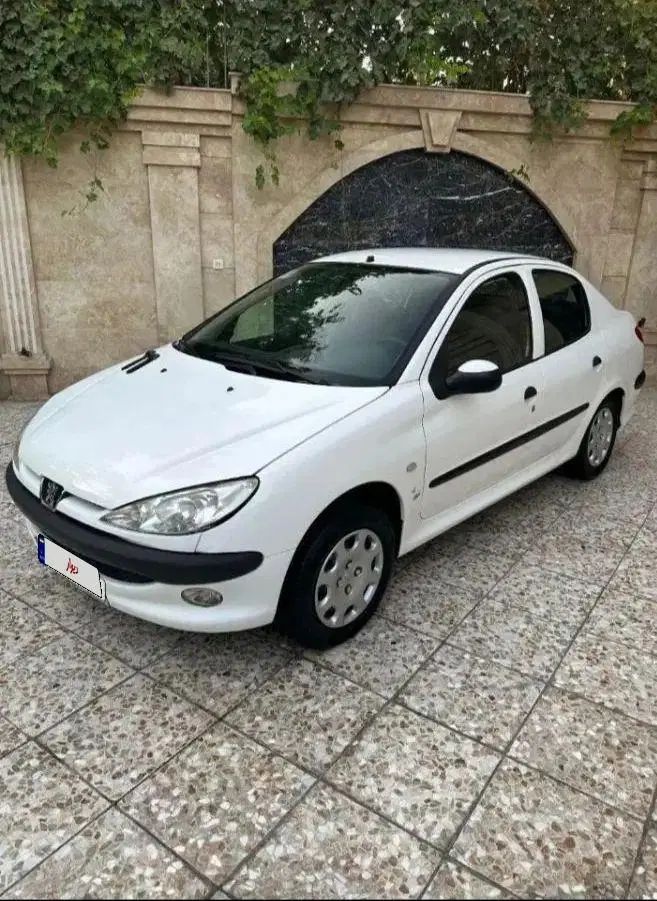 پژو ۲۰۶ صندوق دار v8 - 1393