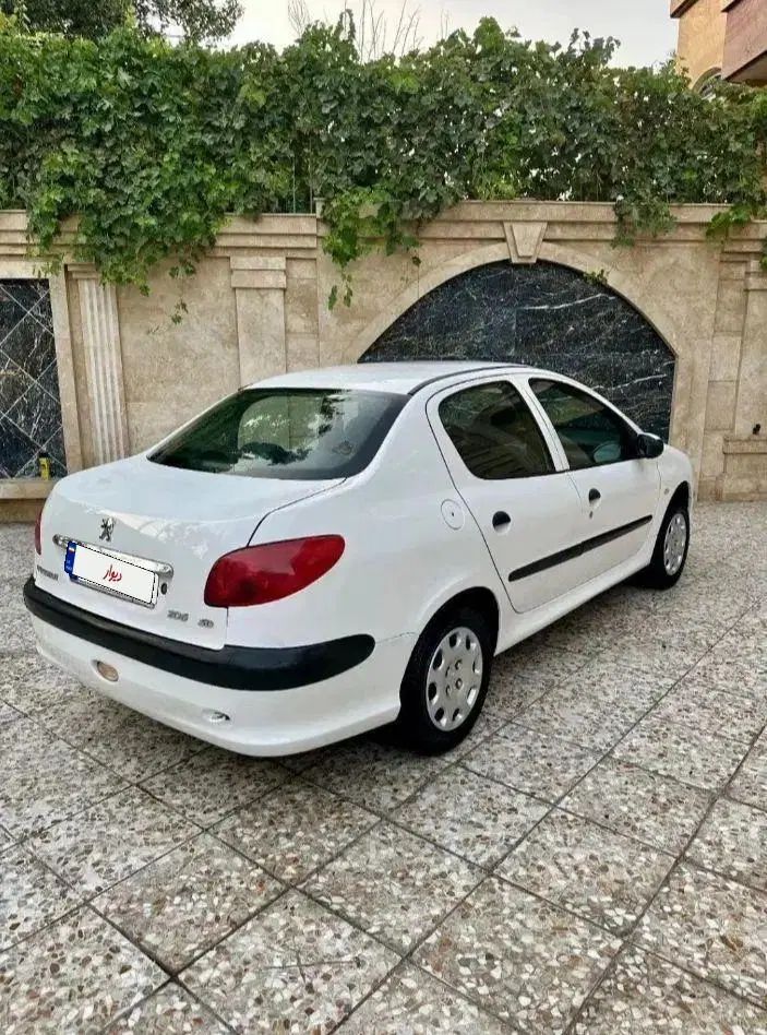 پژو ۲۰۶ صندوق دار v8 - 1393