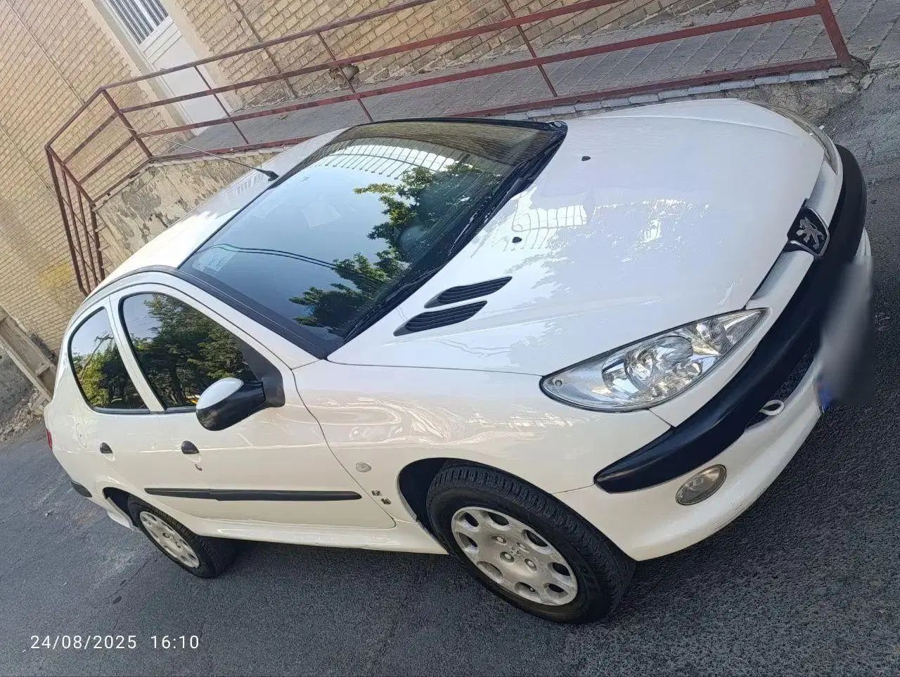 پژو ۲۰۶ صندوق دار v8 - 1395