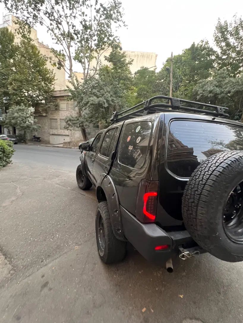 نیسان رونیز دنده‌ای - 1385