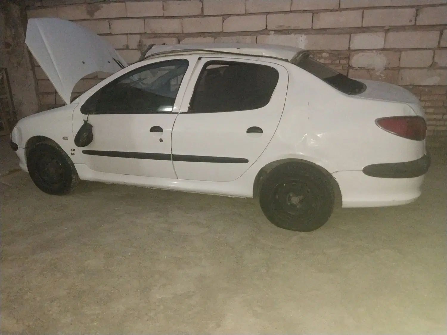 پژو ۲۰۶ صندوق دار v8 - 1396