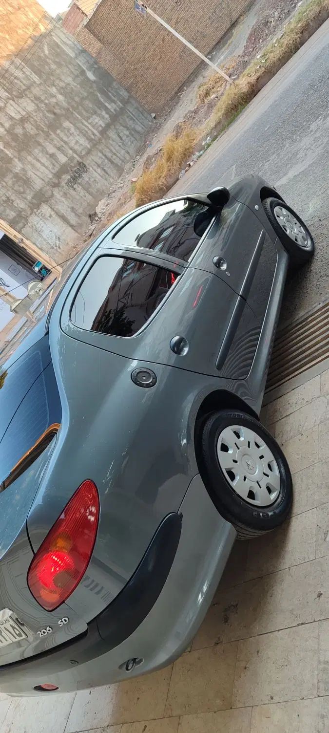 پژو ۲۰۶ صندوق دار v8 - 1393