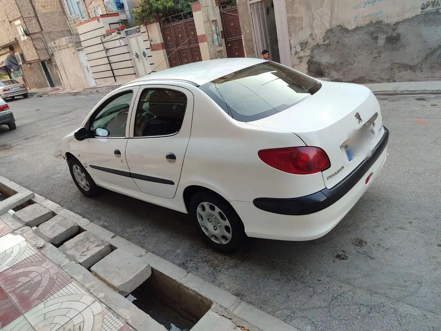 پژو ۲۰۶ صندوق دار v8 - 1390