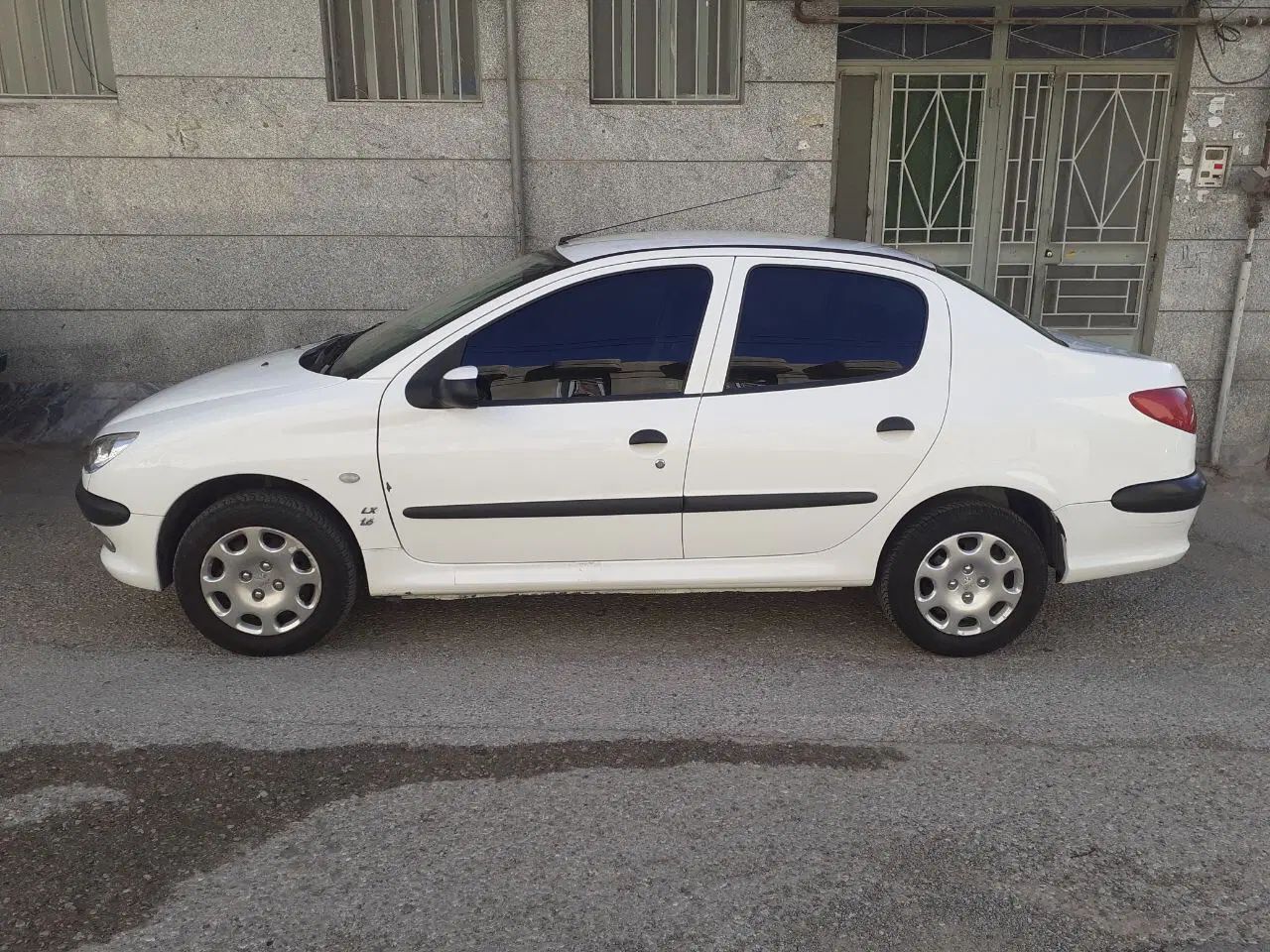 پژو ۲۰۶ صندوق دار v8 - 1398