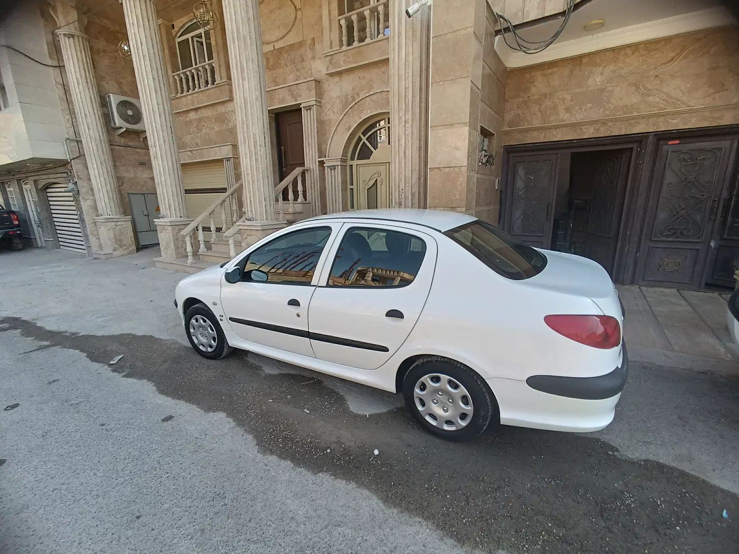 پژو ۲۰۶ صندوق دار v8 - 1396