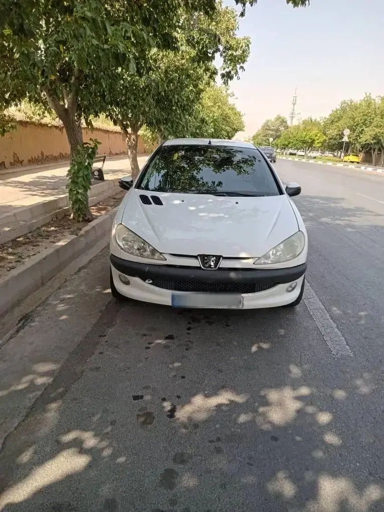 پژو ۲۰۶ صندوق دار v8 - 1396