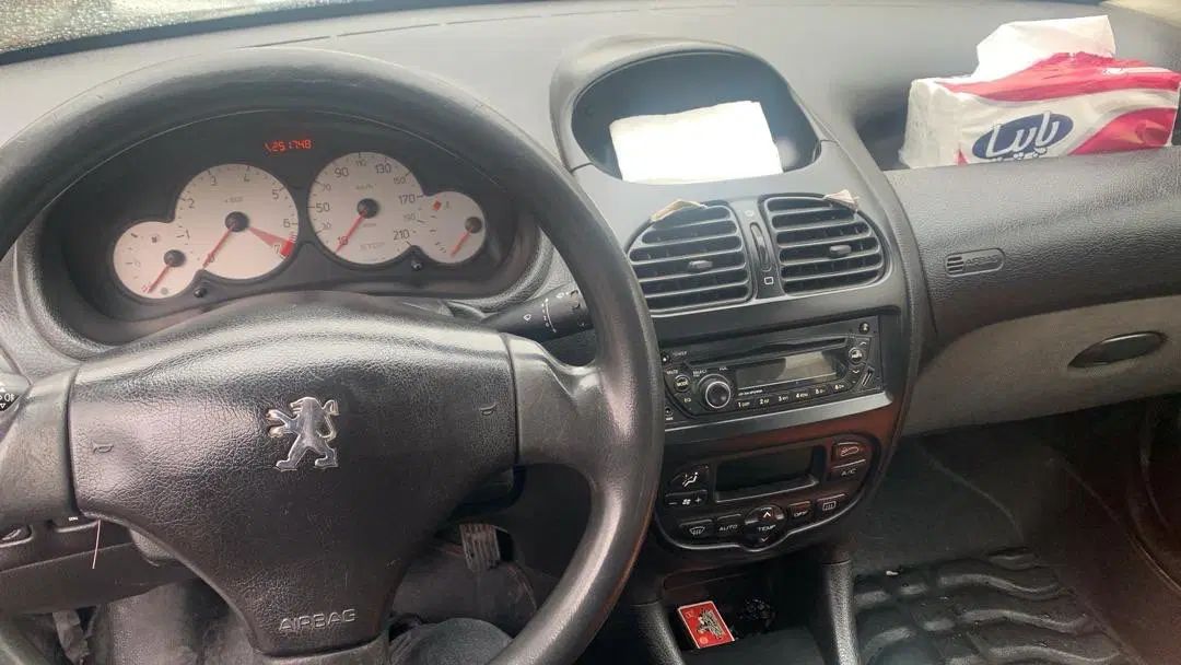 پژو ۲۰۶ صندوق دار v8 - 1390