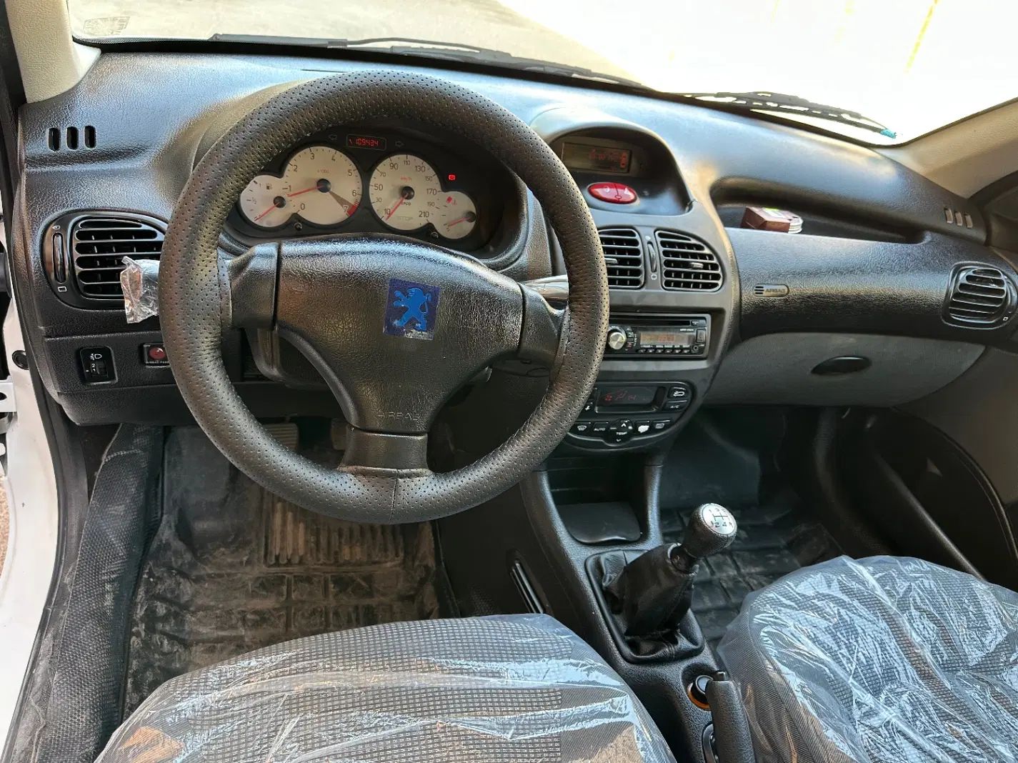 پژو ۲۰۶ صندوق دار v8 - 1395