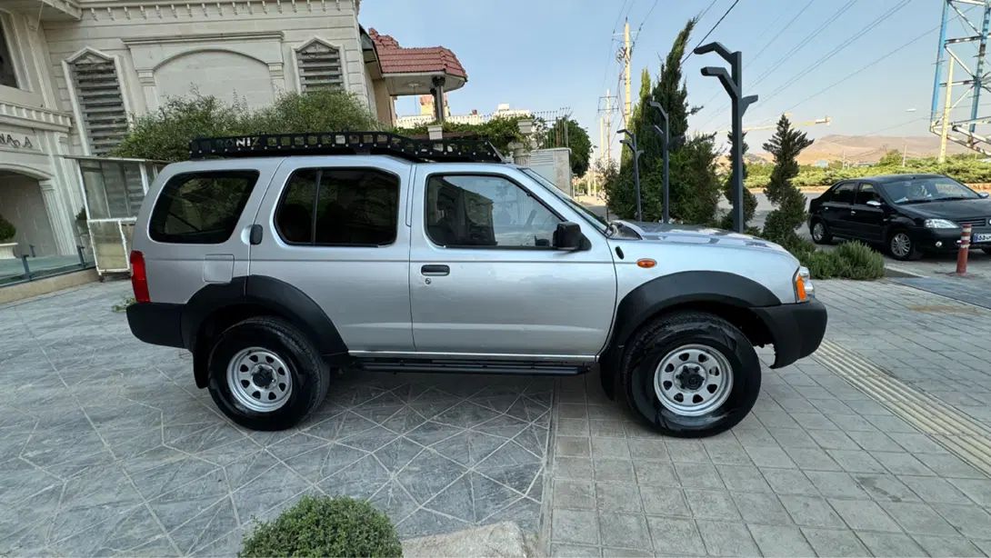 نیسان رونیز دنده‌ای - 1384