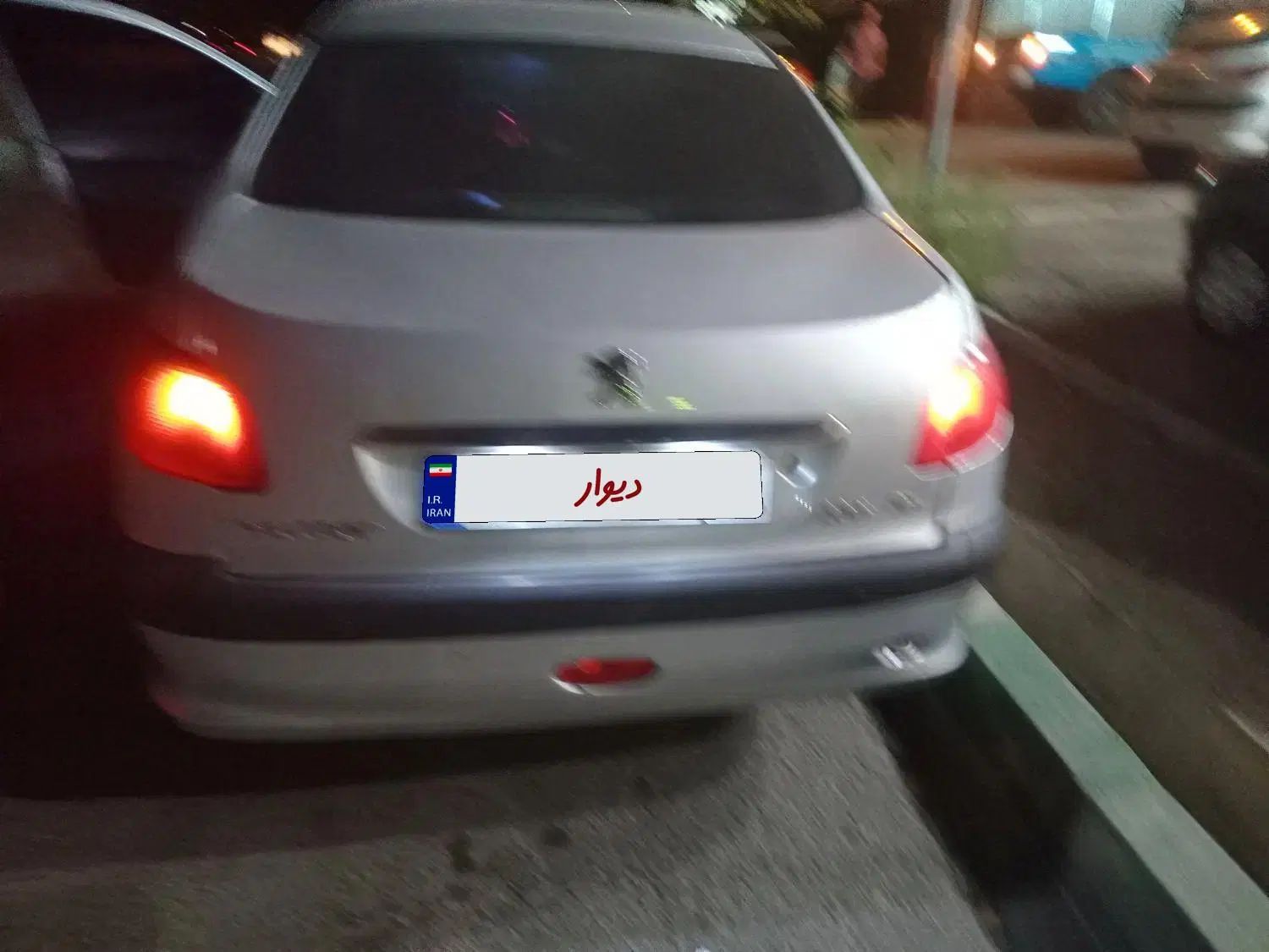 پژو ۲۰۶ صندوق دار v8 - 1393