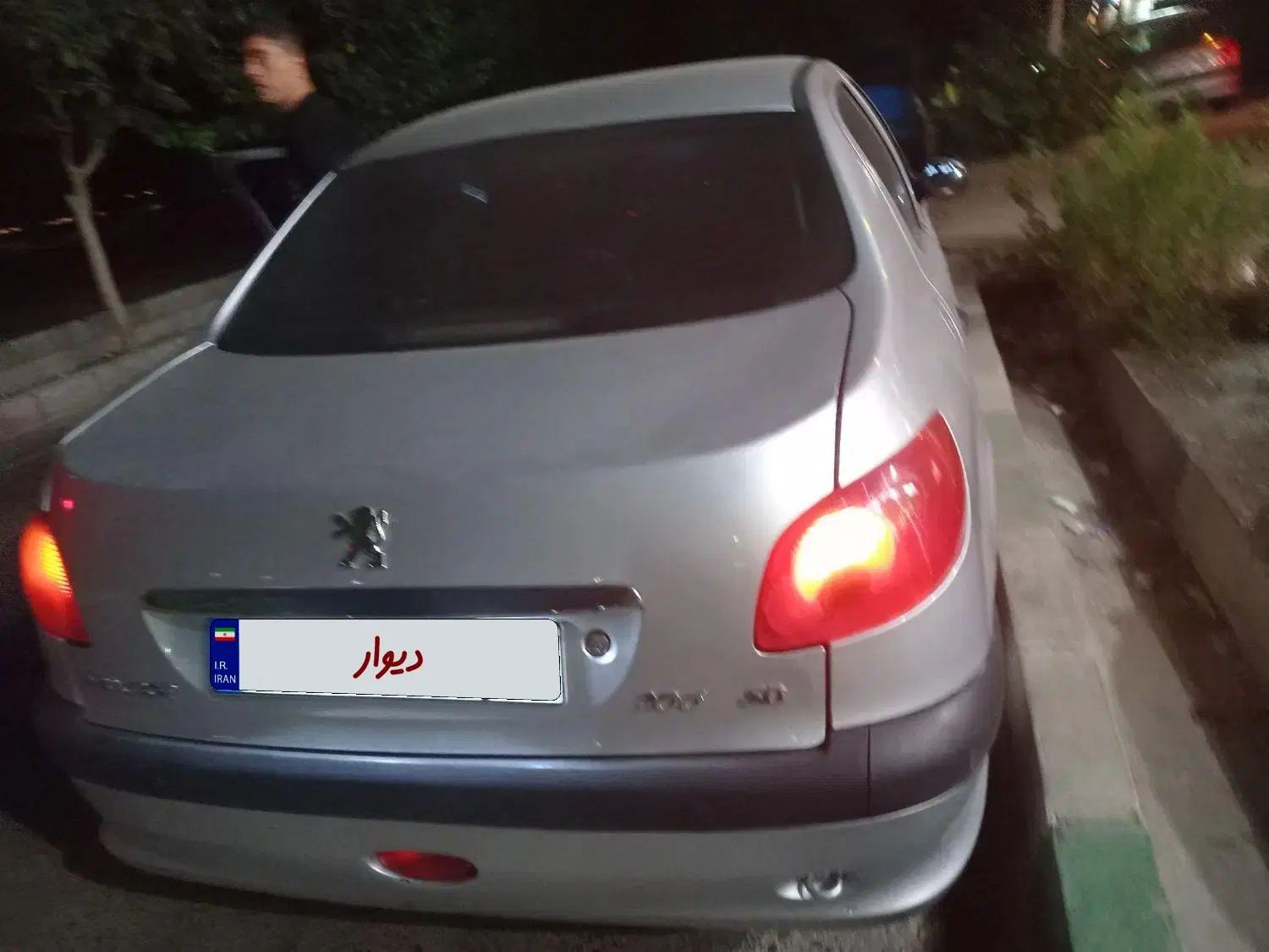 پژو ۲۰۶ صندوق دار v8 - 1393