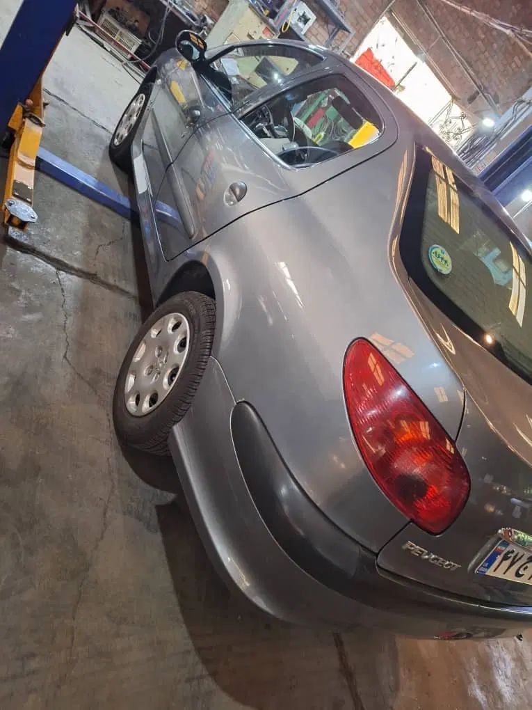 پژو ۲۰۶ صندوق دار v8 - 1399
