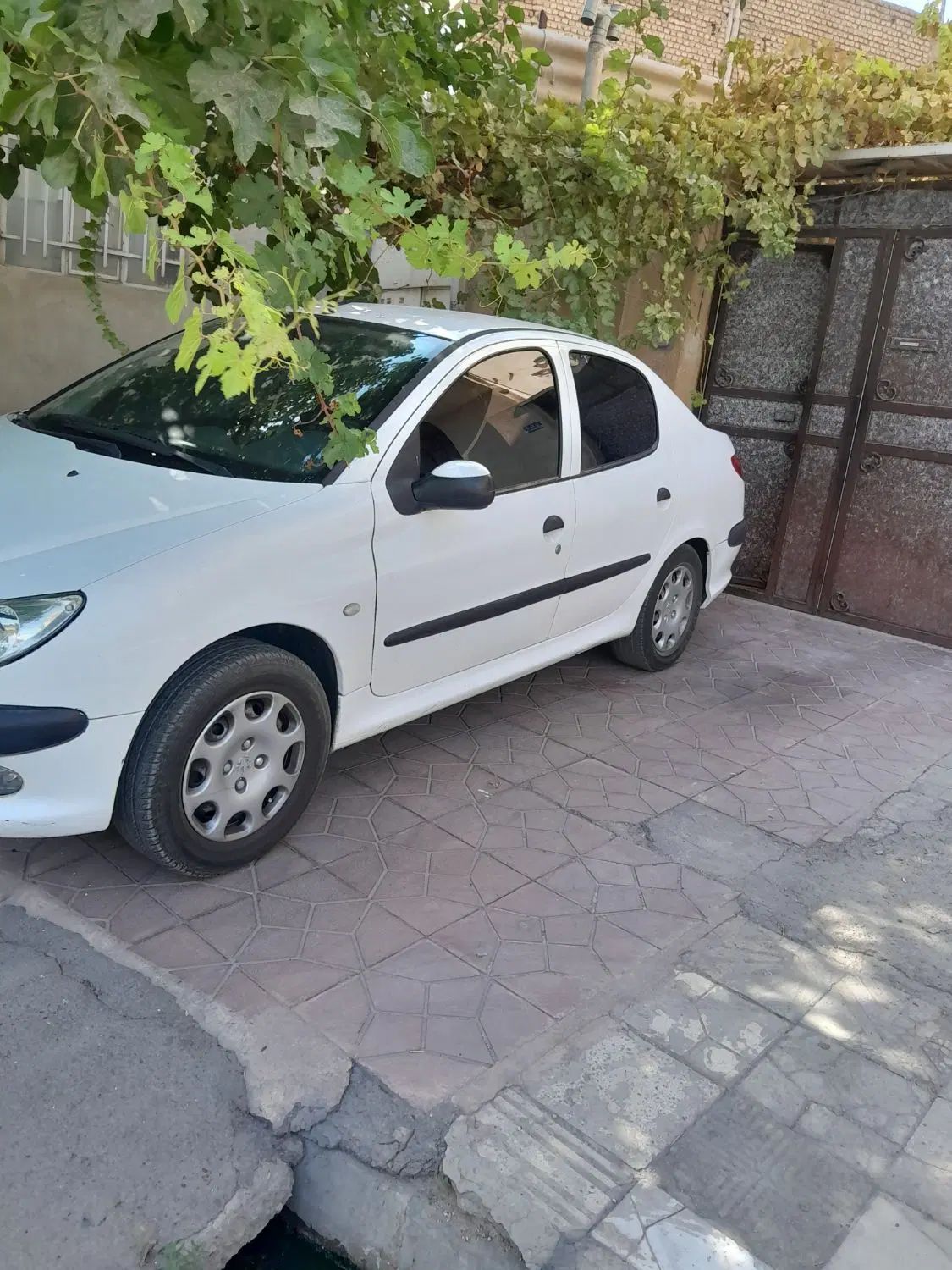 پژو ۲۰۶ صندوق دار v8 - 1396