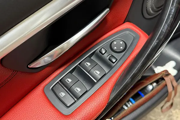 ب ام و سری 3 سدان 330i فول - 2018
