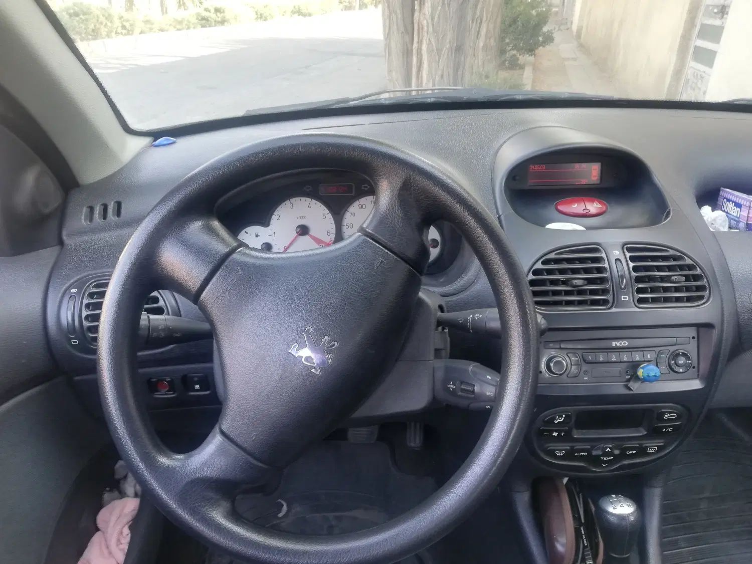 پژو ۲۰۶ صندوق دار v8 - 1399