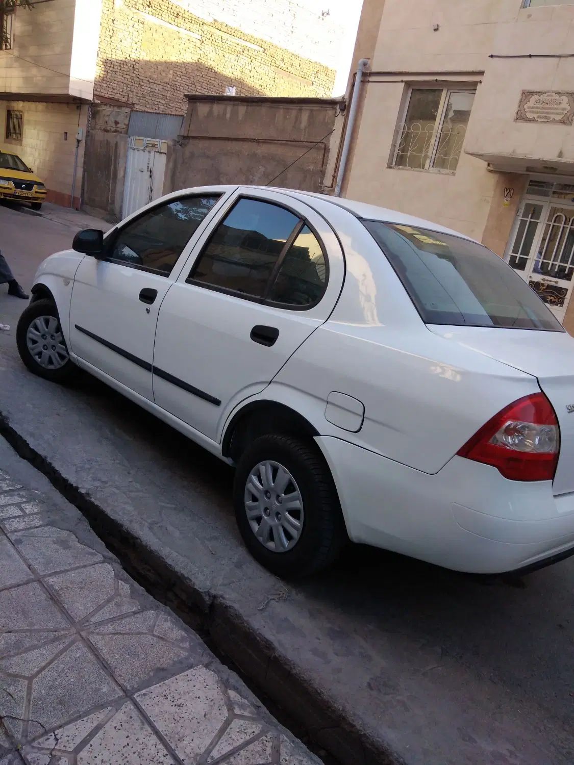 تیبا صندوق دار EX - 1395