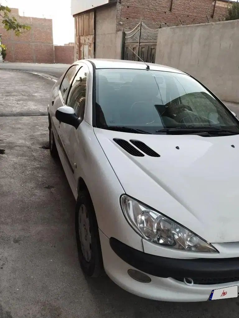 پژو ۲۰۶ صندوق دار v8 - 1394