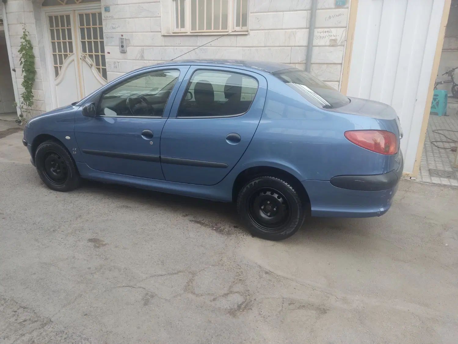 پژو ۲۰۶ صندوق دار v8 - 1393