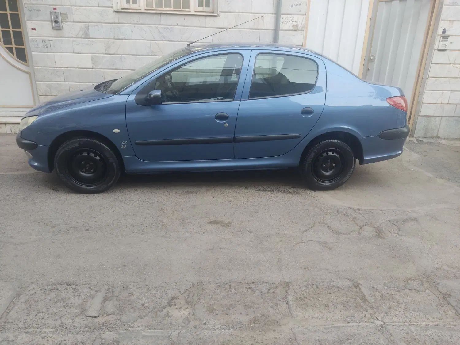 پژو ۲۰۶ صندوق دار v8 - 1393