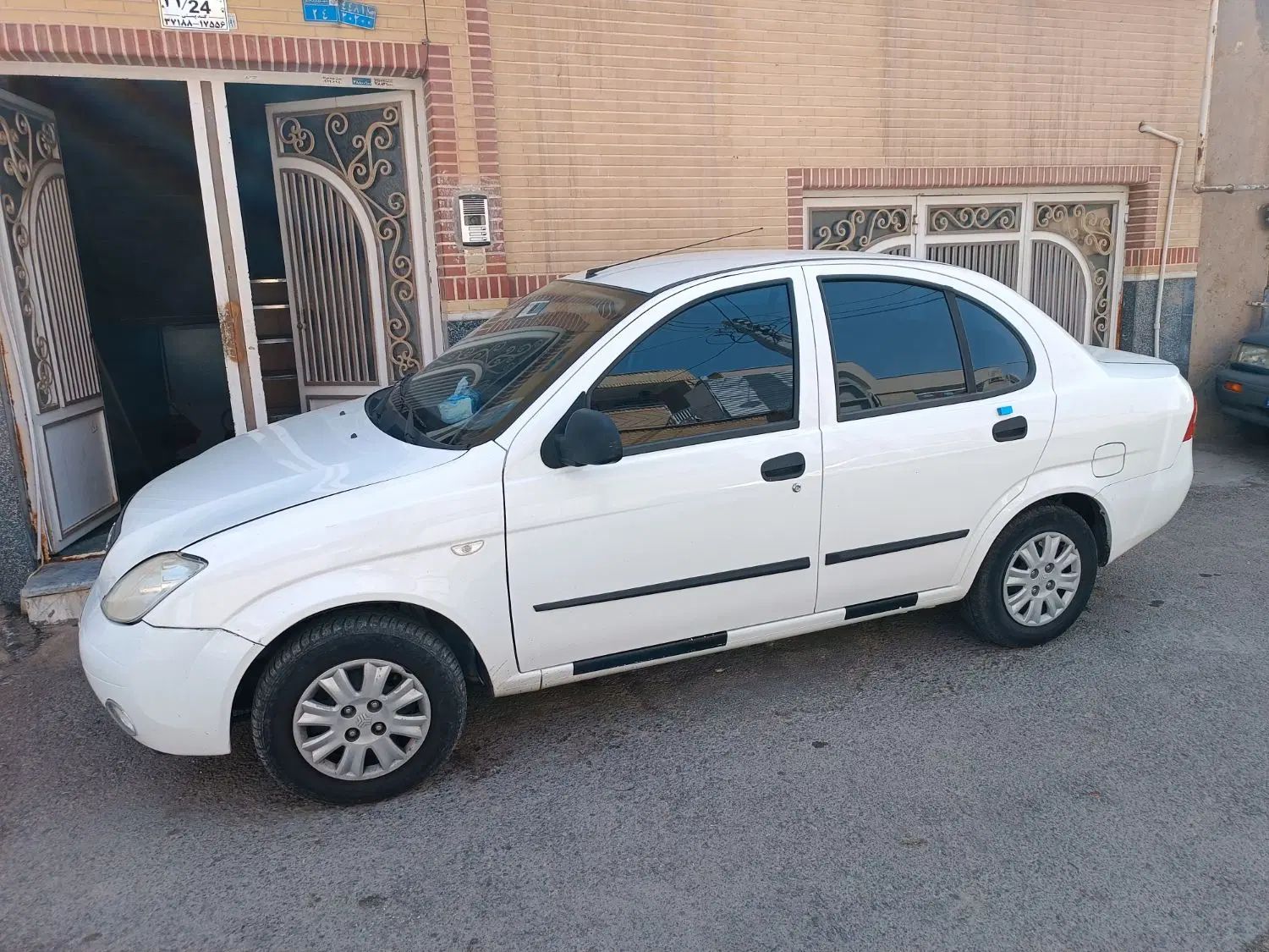 تیبا صندوق دار SX - 1401