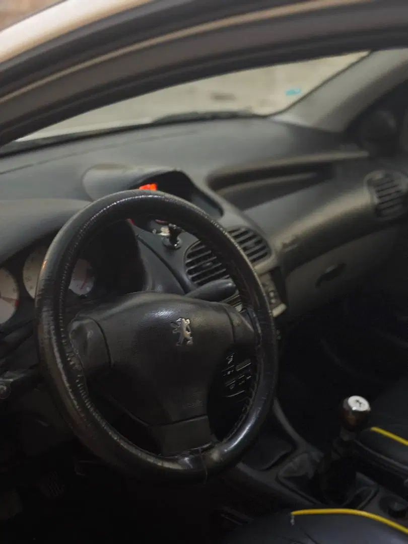 پژو ۲۰۶ صندوق دار v8 - 1395