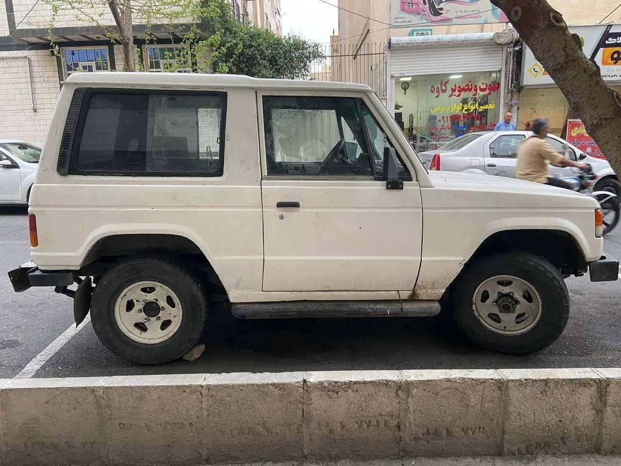 میتسوبیشی پاجرو گروه بهمن دنده‌ای - 1384