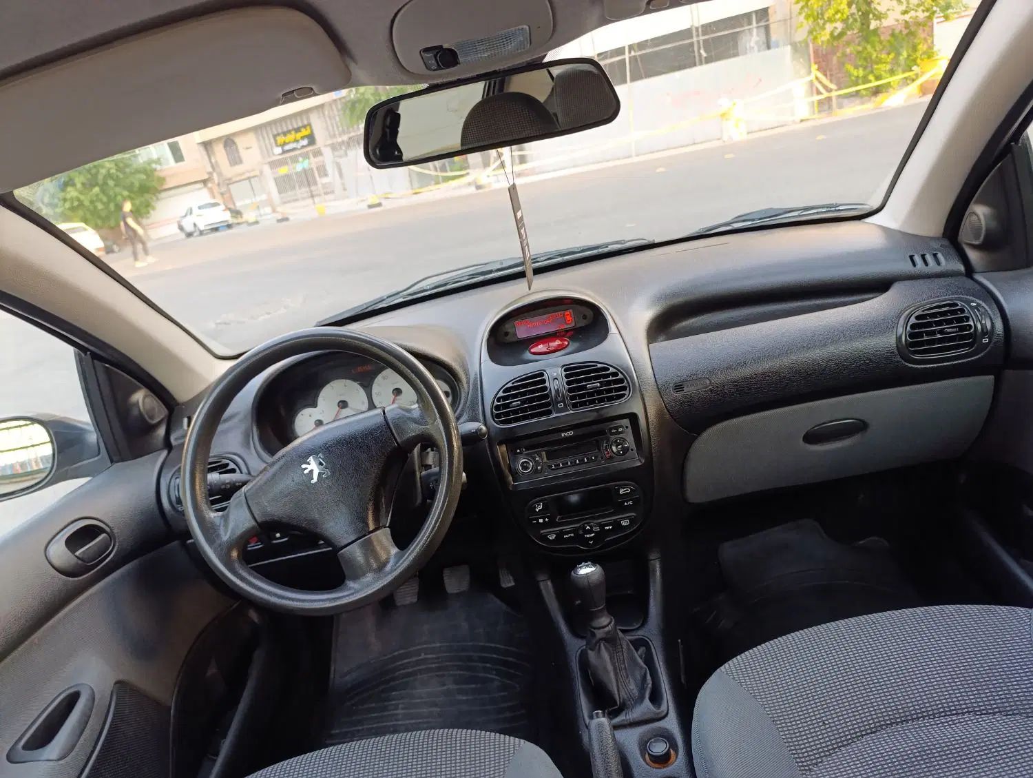 پژو ۲۰۶ صندوق دار v8 - 1397