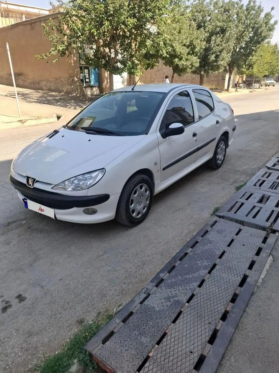 پژو ۲۰۶ صندوق دار v8 - 1396