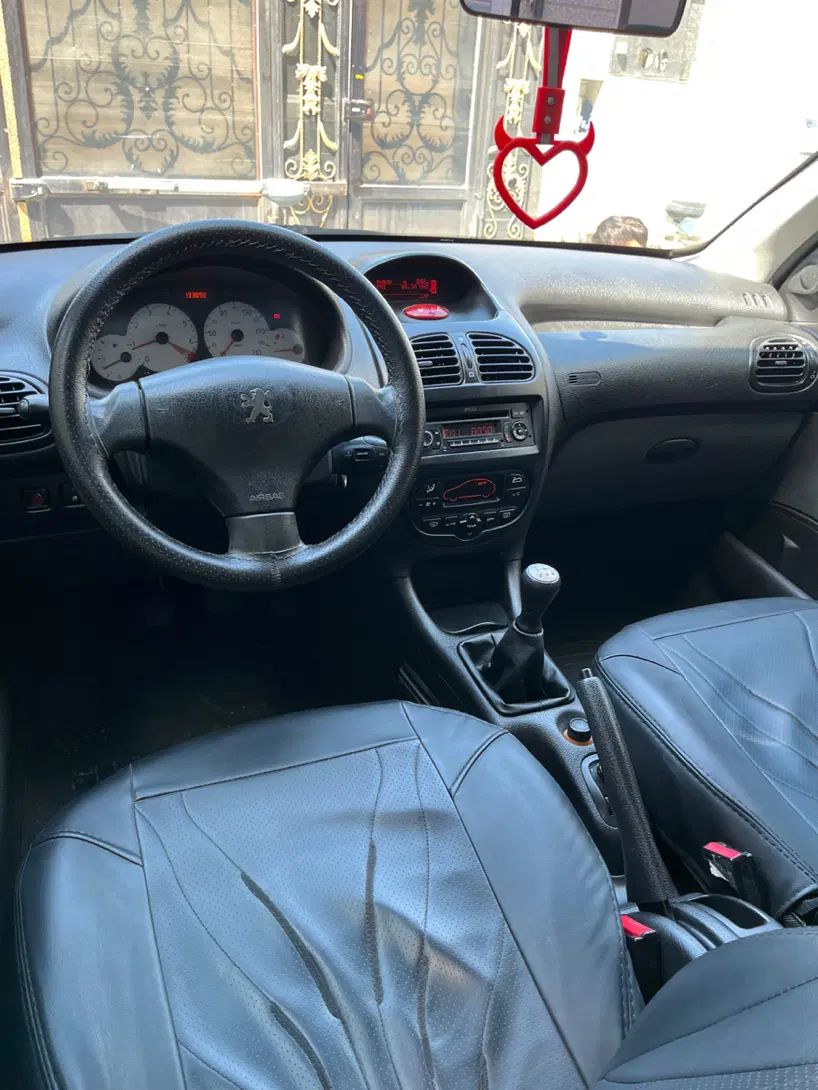 پژو ۲۰۶ صندوق دار v8 - 1396