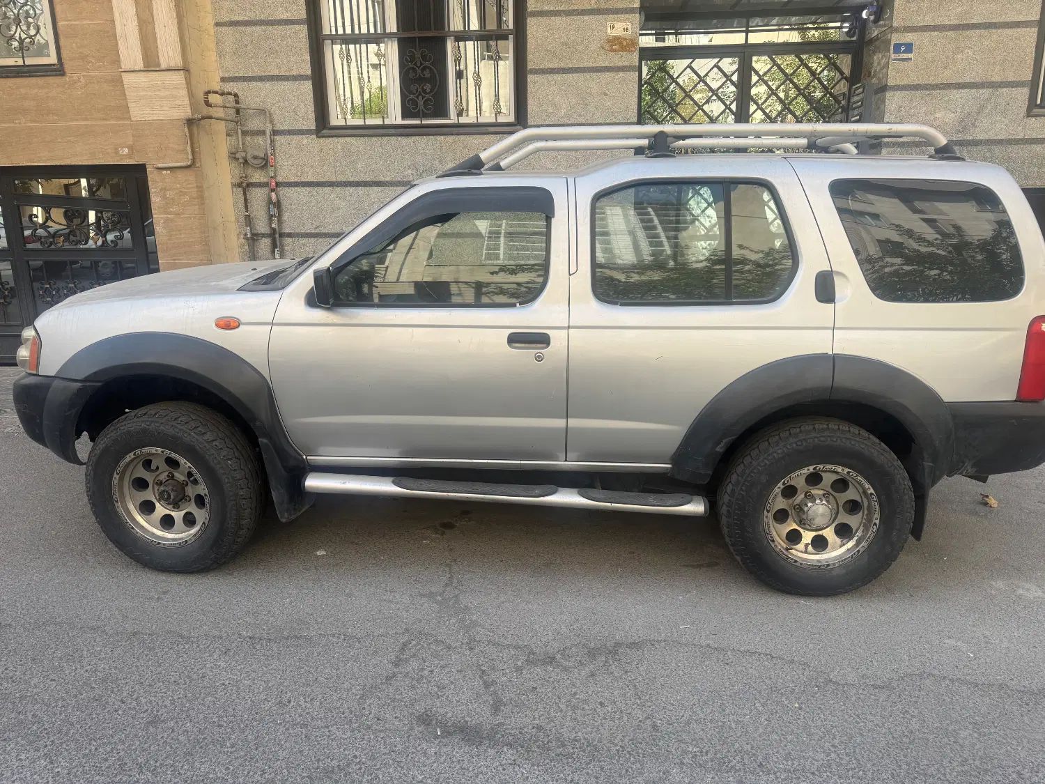 نیسان رونیز دنده‌ای - 1383