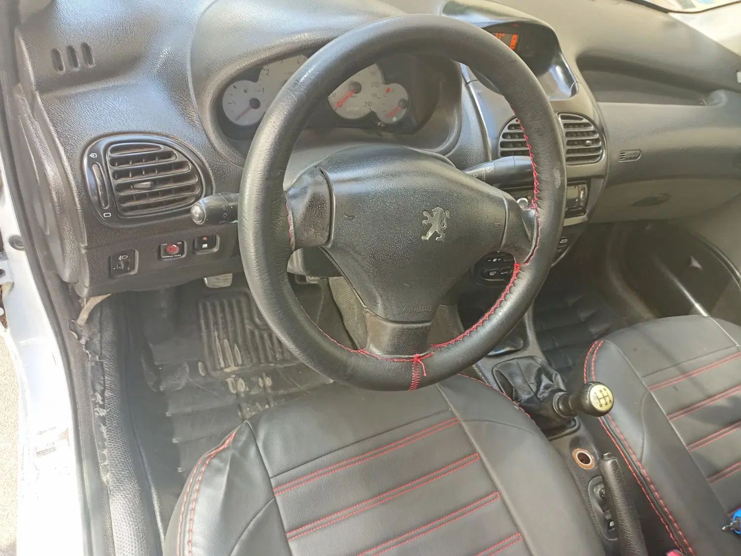 پژو ۲۰۶ صندوق دار v8 - 1393