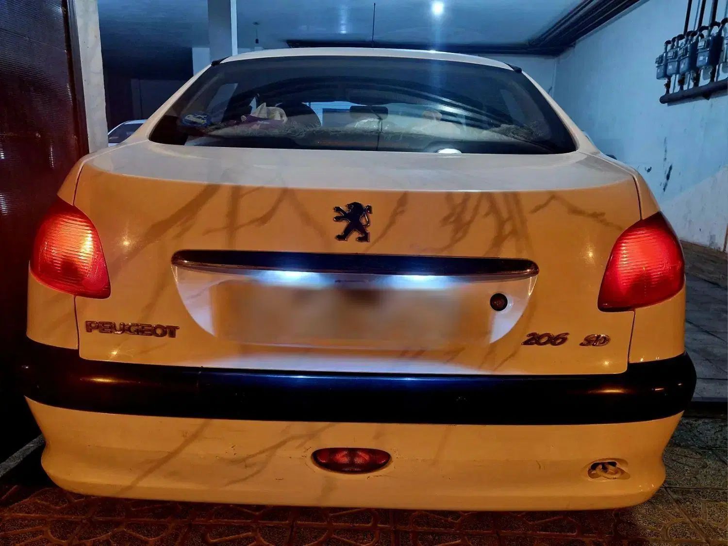 پژو ۲۰۶ صندوق دار v8 - 1391