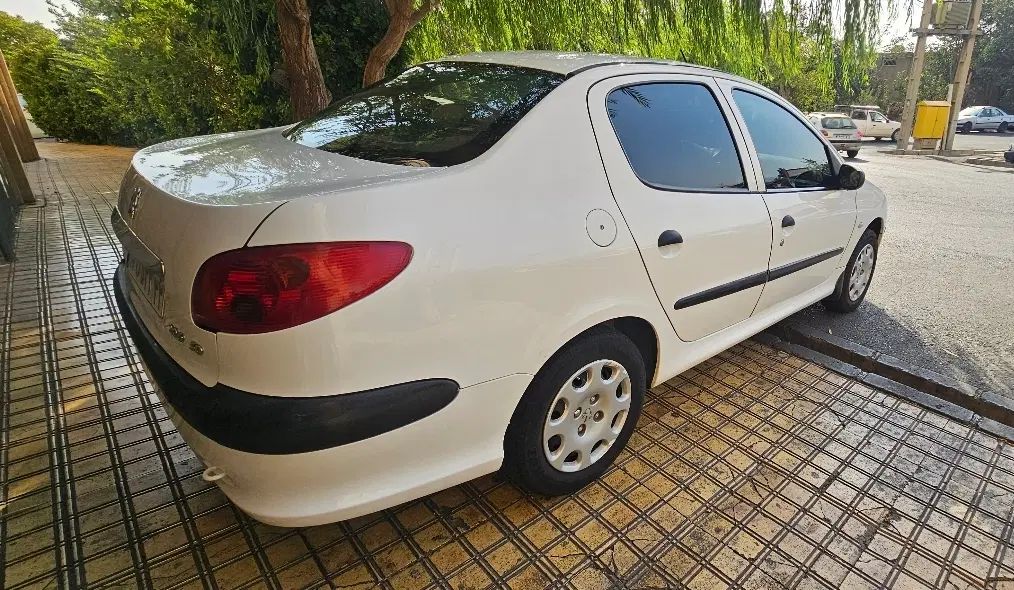 پژو ۲۰۶ صندوق دار v8 - 1396