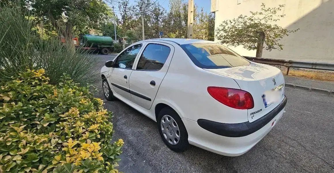پژو ۲۰۶ صندوق دار v8 - 1396