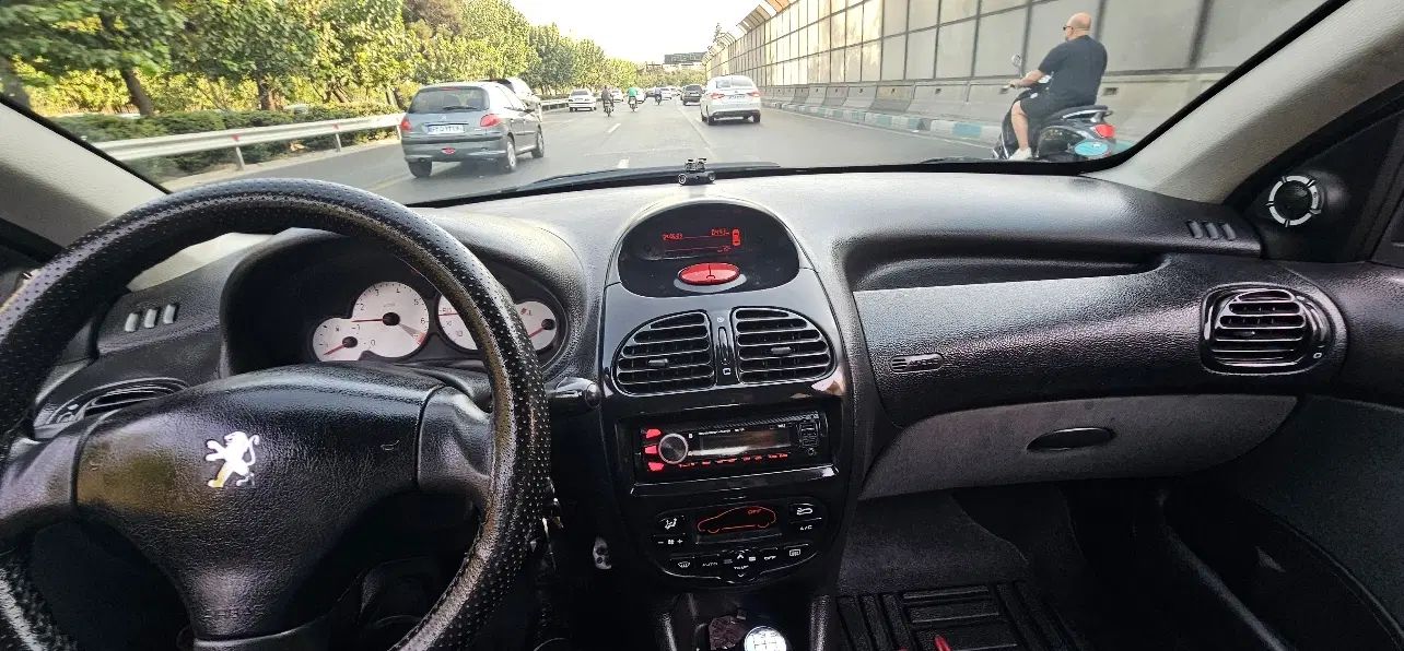 پژو ۲۰۶ صندوق دار v8 - 1396