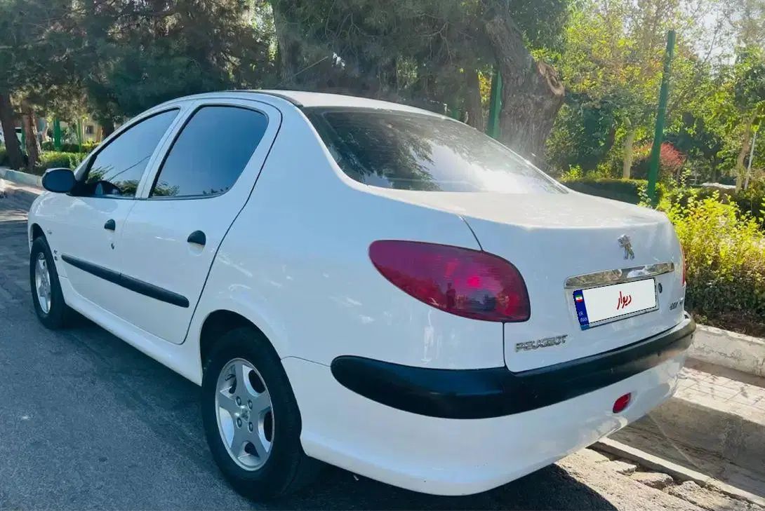 پژو ۲۰۶ صندوق دار v8 - 1398