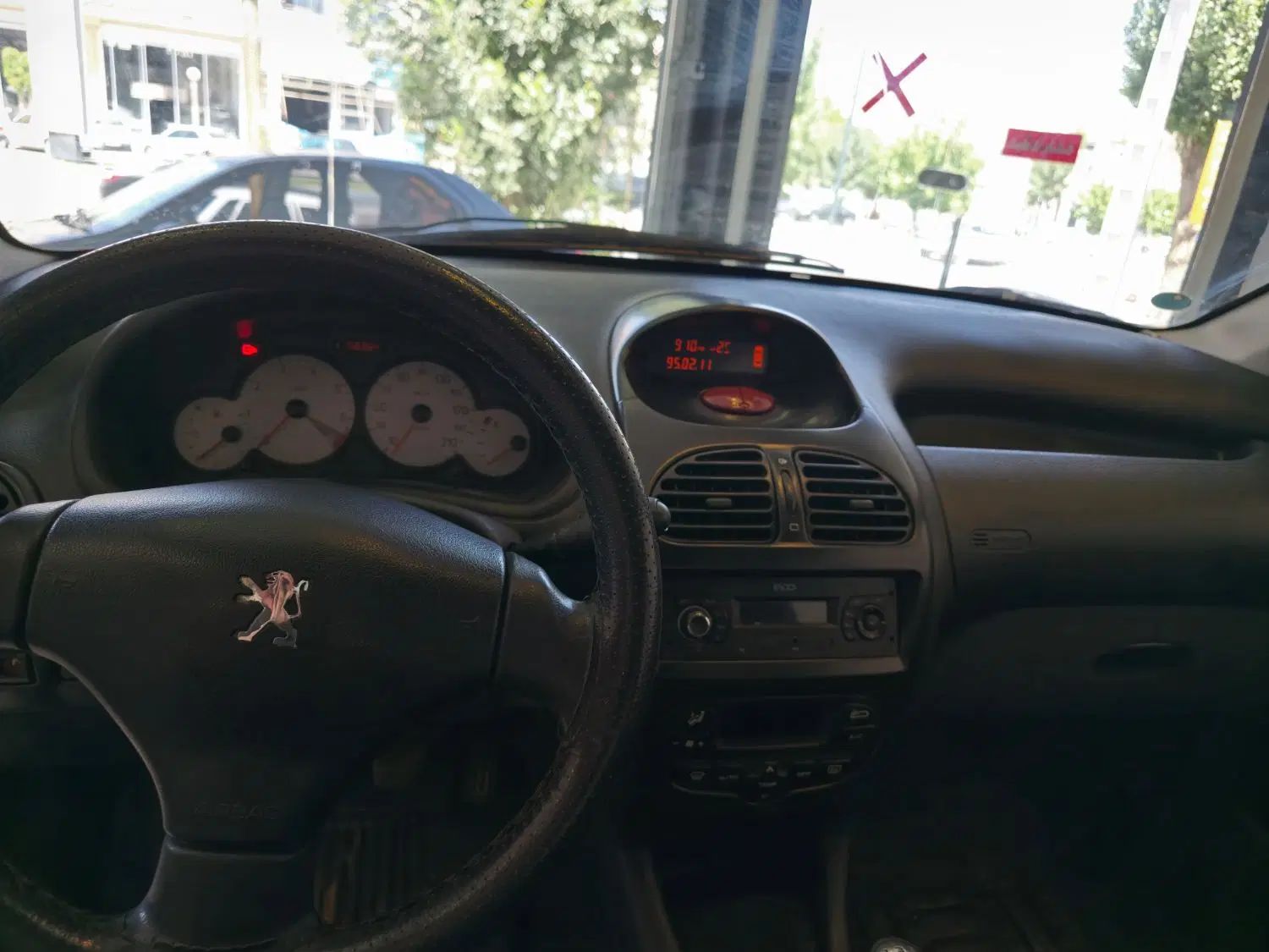 پژو ۲۰۶ صندوق دار v8 - 1399