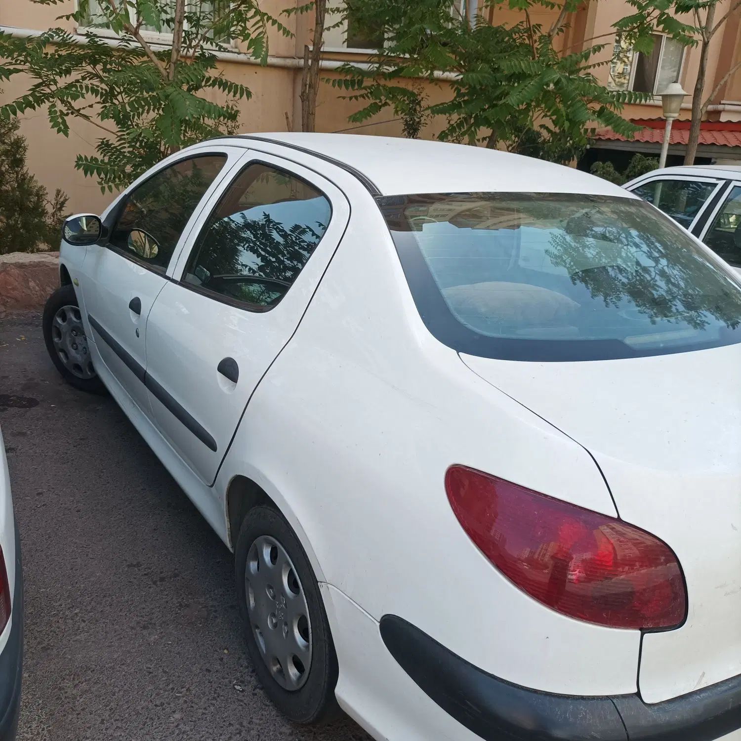 پژو ۲۰۶ صندوق دار v8 - 1392
