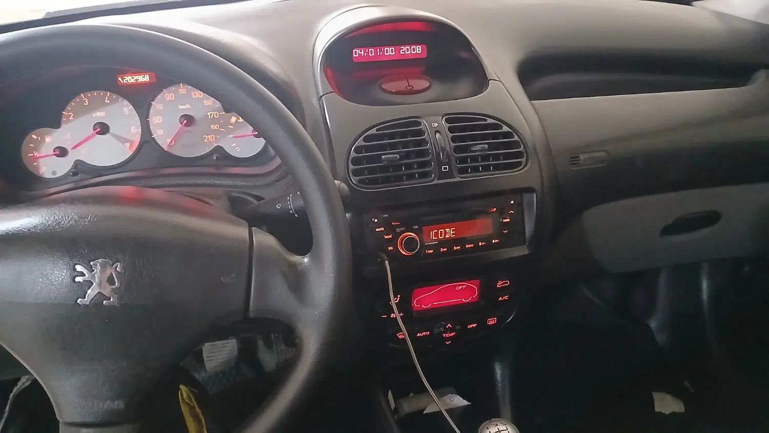 پژو ۲۰۶ صندوق دار v8 - 1390
