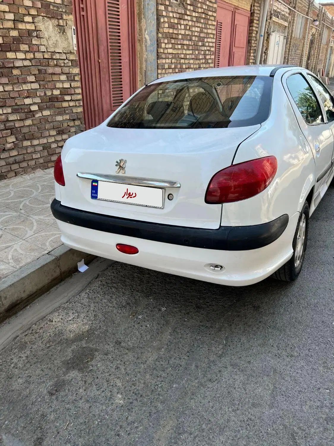 پژو ۲۰۶ صندوق دار v8 - 1396
