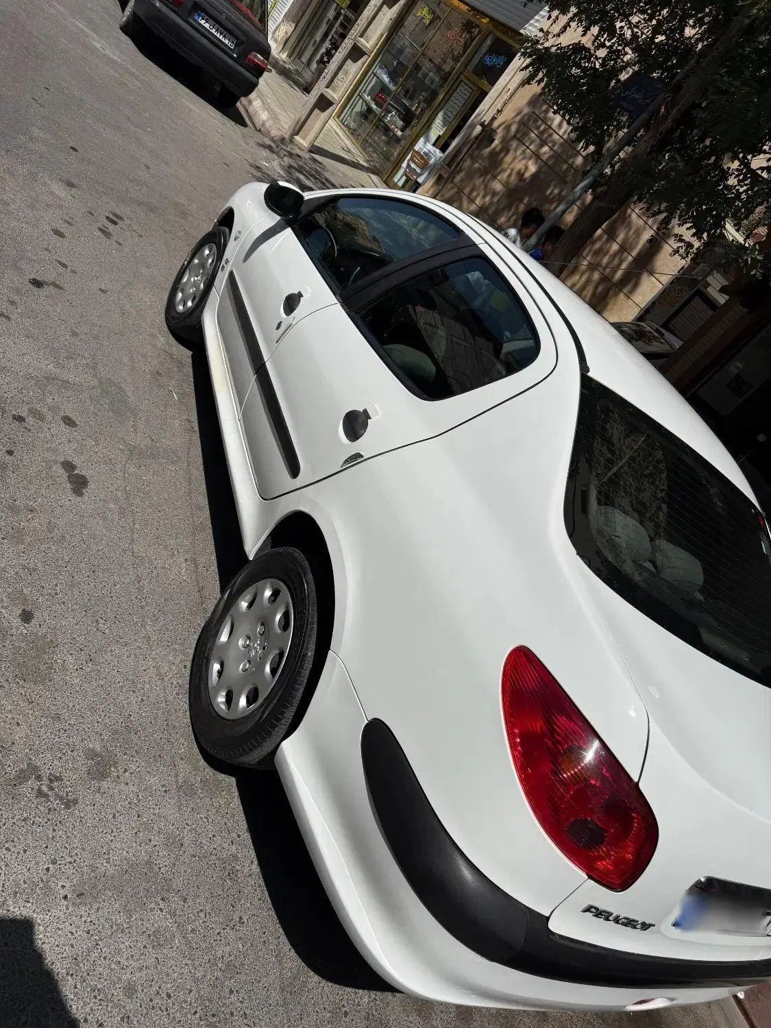 پژو ۲۰۶ صندوق دار v8 - 1390